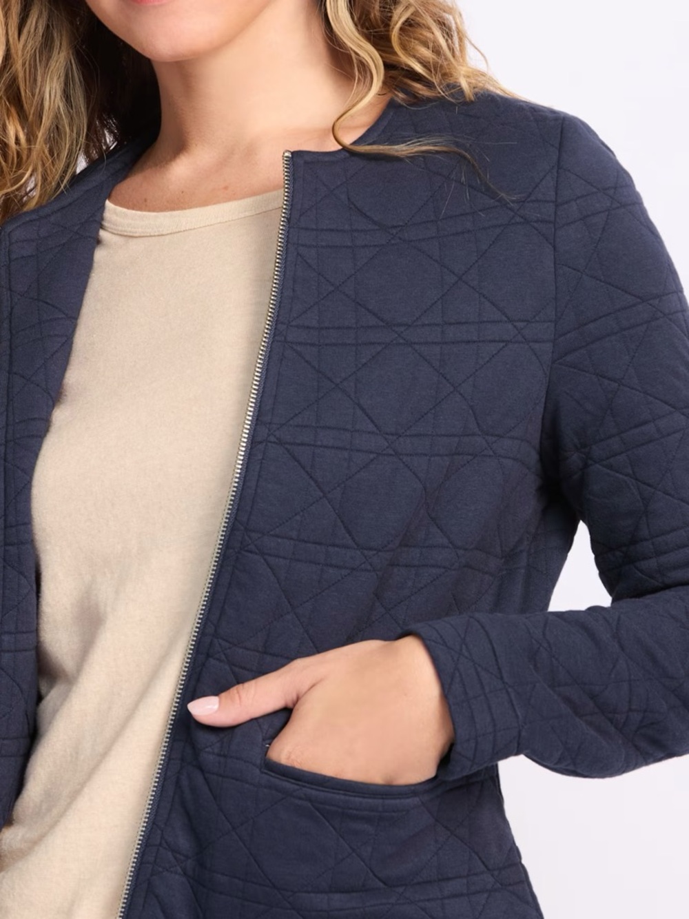 NWT BAGATELLE
Cora Collarless Quilted Knit Cropped Jacket - Picture 3 of 7